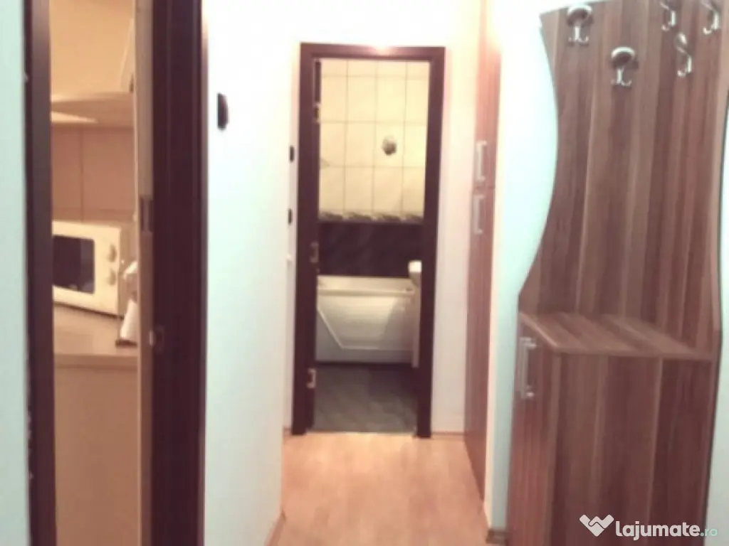 Apartament, 2 camere, decomandat, etajul 1/10, zona 8 Martie 