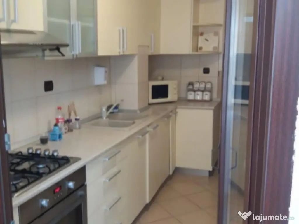 Apartament, 2 camere, decomandat, etajul 1/10, zona 8 Martie 