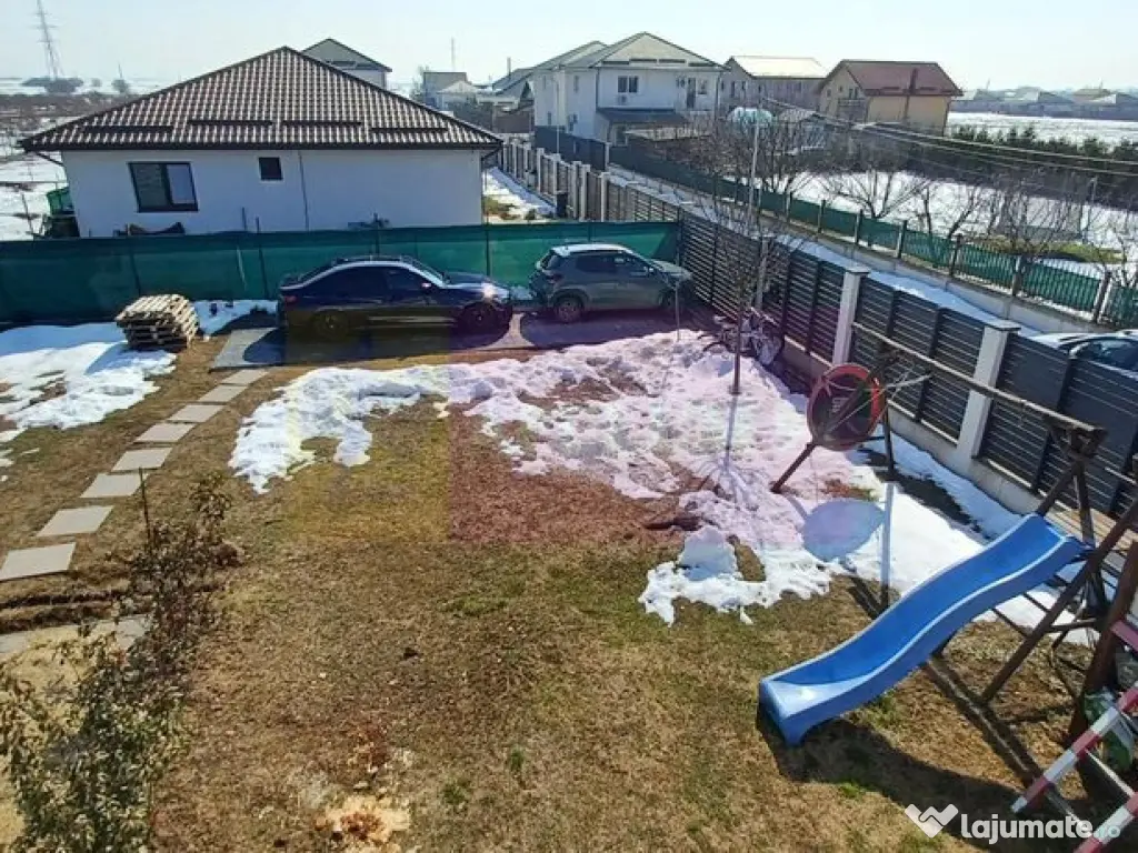 Săbăreni, casă P+1+pod, 5 camere, 130 mp utili, curte ... 
