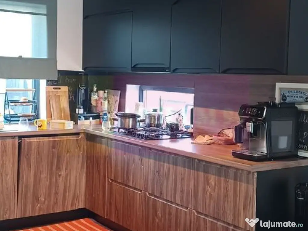 Săbăreni, casă P+1+pod, 5 camere, 130 mp utili, curte ... 