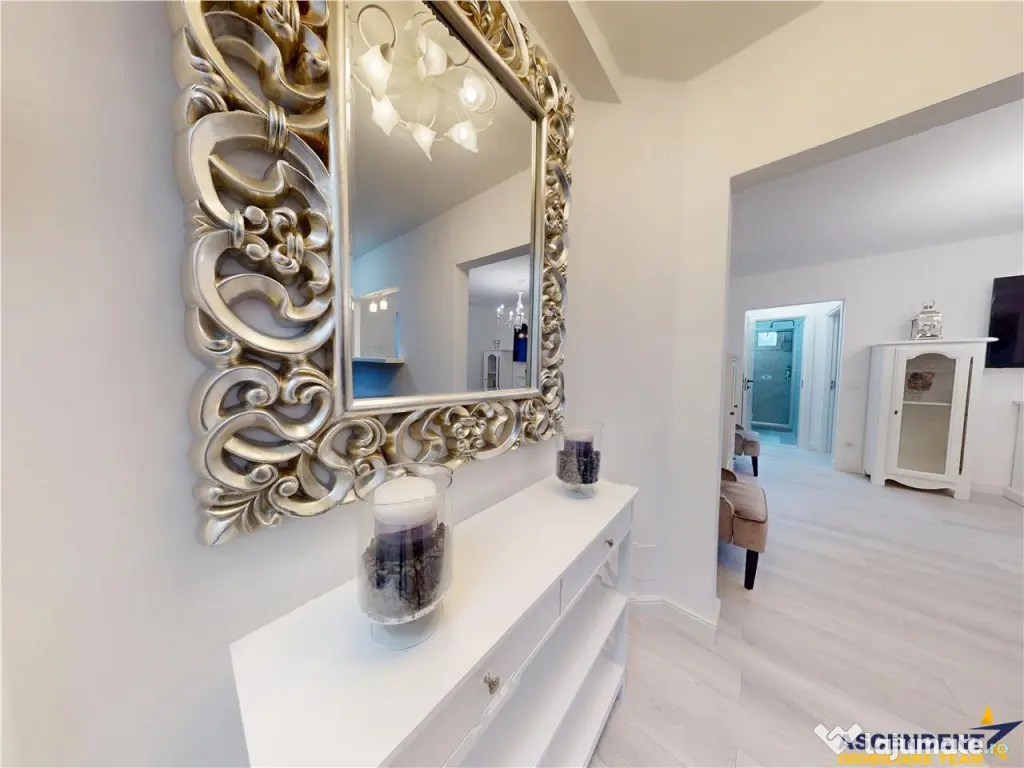 Eleganta si simplitate - Centrul Civic, renovat, etaj 2, des 