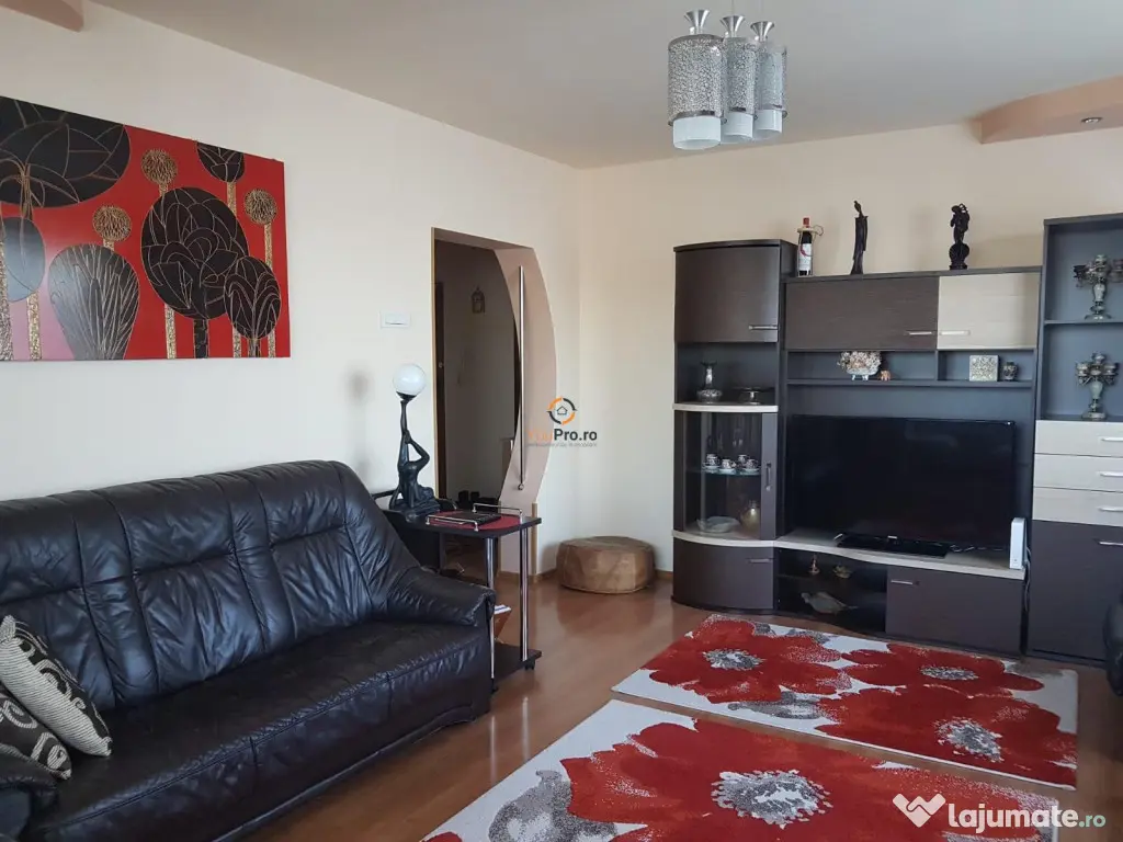 Central cu 3 camere Decomandat Punctele Cardinale 