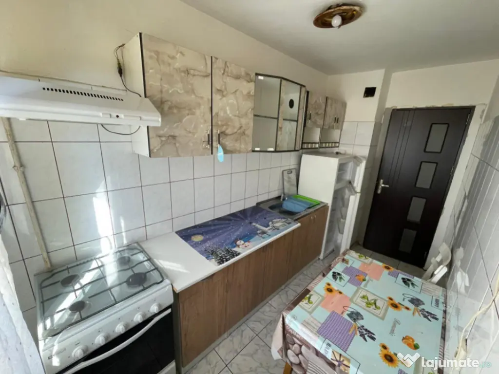 Apartament 3 camere decomandat, 65 mp, Lapus 