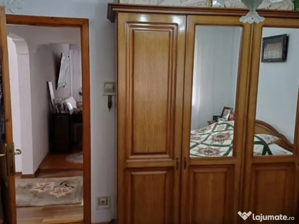 Apartament cu 2 camere decomandate zona Burdujeni - Cuza Voda 2 