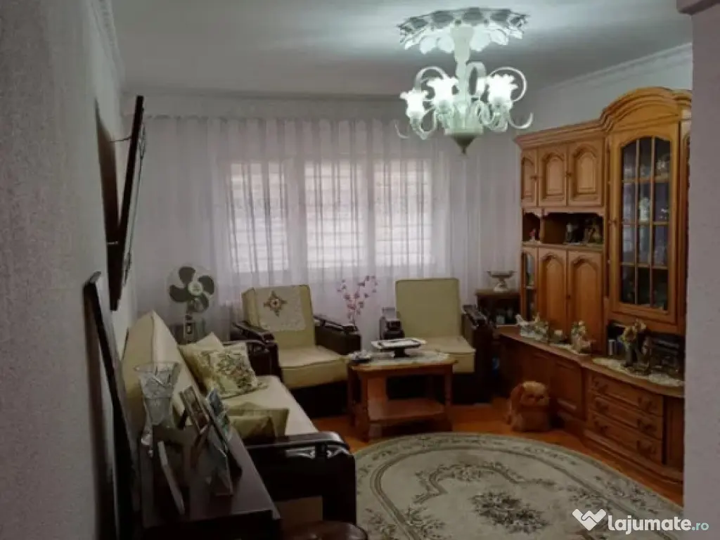 Apartament cu 2 camere decomandate zona Burdujeni - Cuza Voda 2 