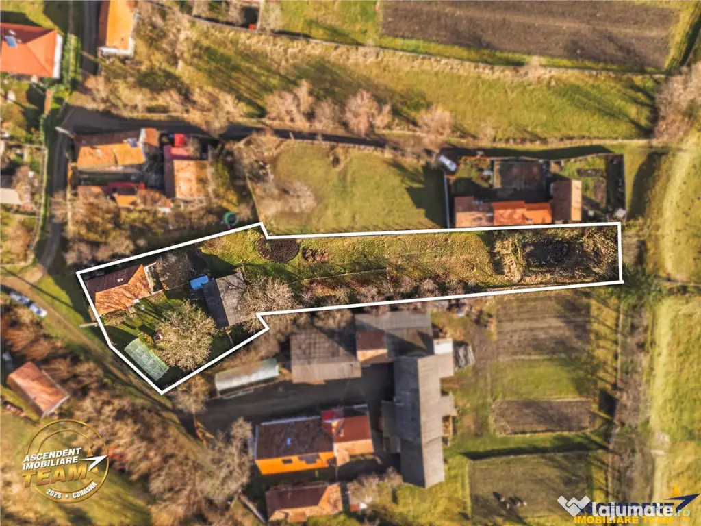 Gospodarie cu anexa, pivnita, iaz cu pesti si 2.280 mp de te 