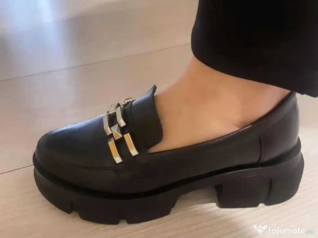 Vand pantofi mocasini de mada din piele naturala 