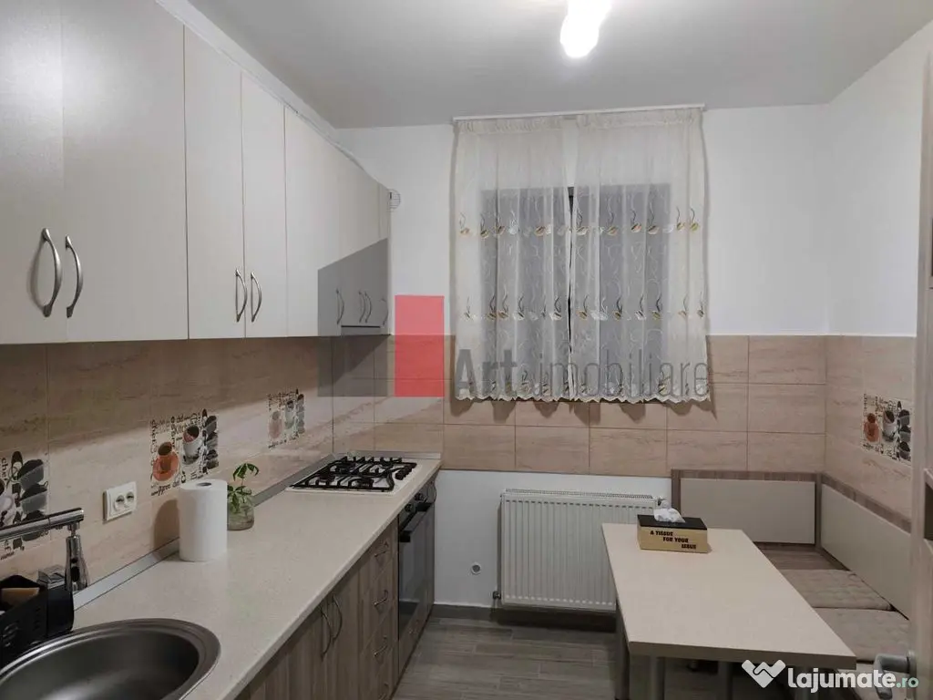 Ofer spre inchiriere apartament 2 camere si loc de parcar... 