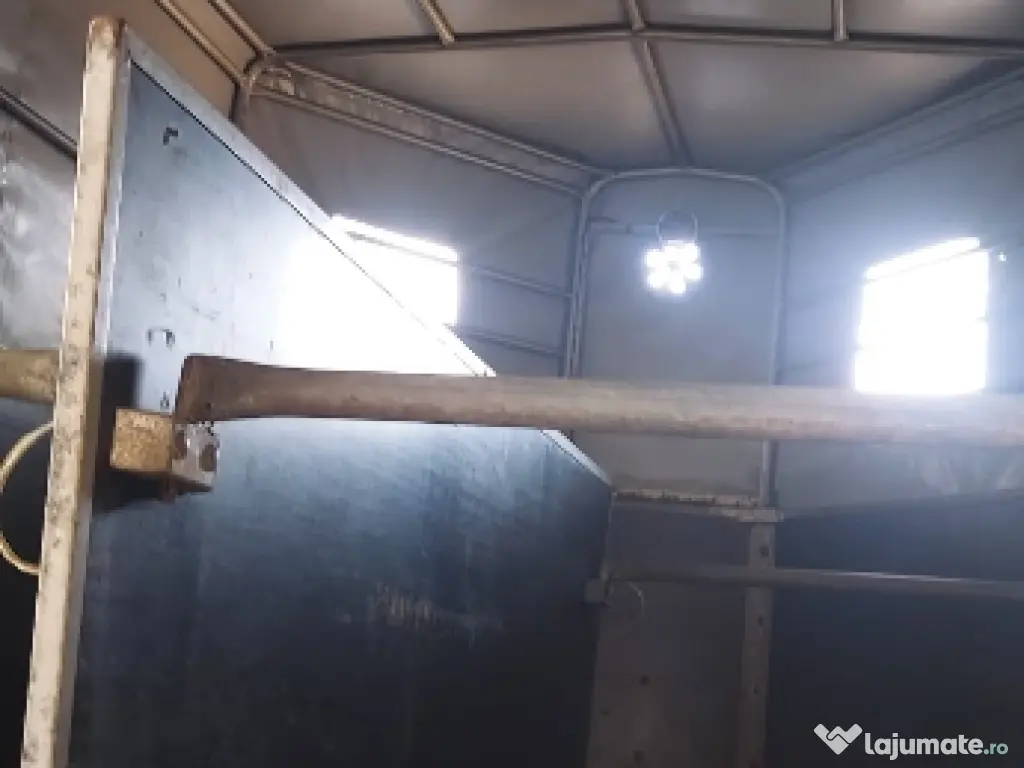 🚜 Remorcă pentru animale de vânzare 