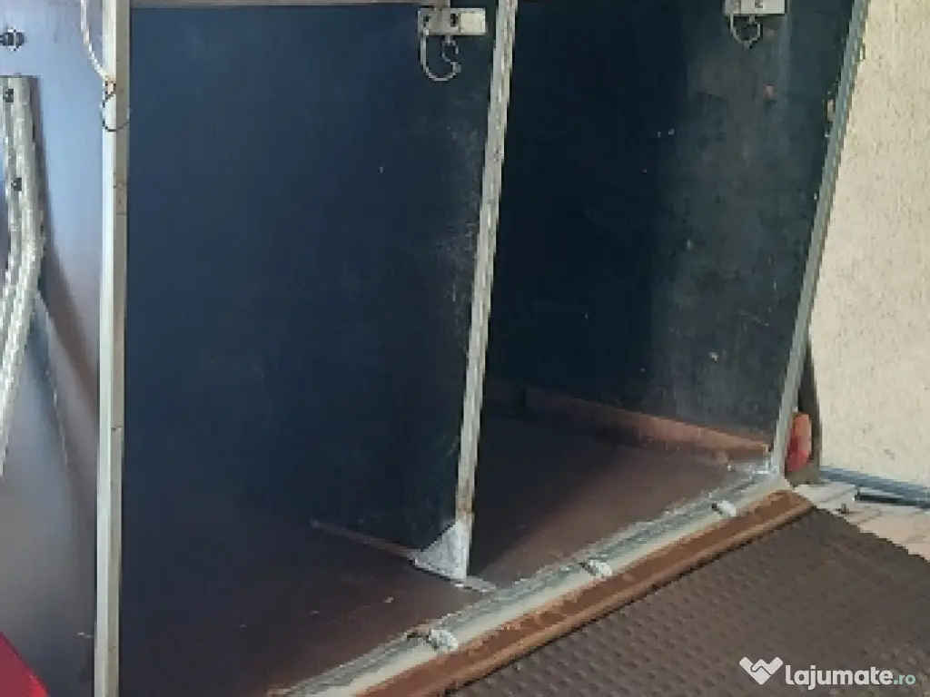 🚜 Remorcă pentru animale de vânzare 