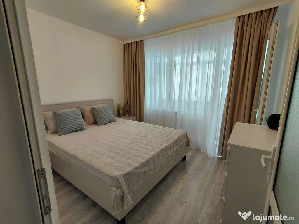 ???? Apartament 3 camere – Micro 16, etaj 2, (în spate... 