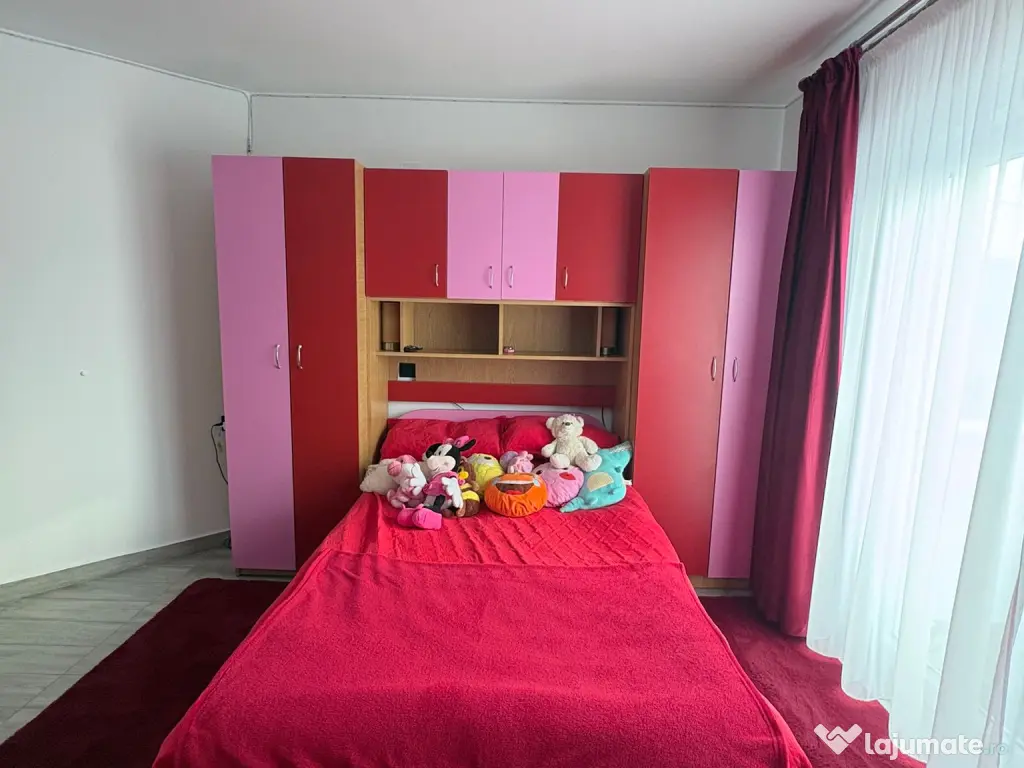 Dormitor pt fetite ca nou 