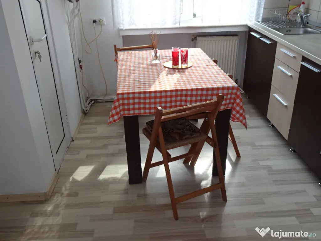 Vand apartament 2 camere in Deva, Bd 1 Decembrie, mobilat, utilat 
