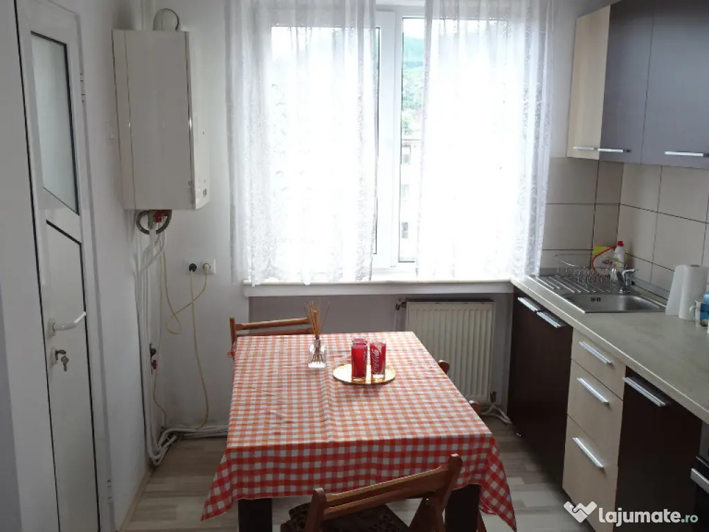 Vand apartament 2 camere in Deva, Bd 1 Decembrie, mobilat, utilat 