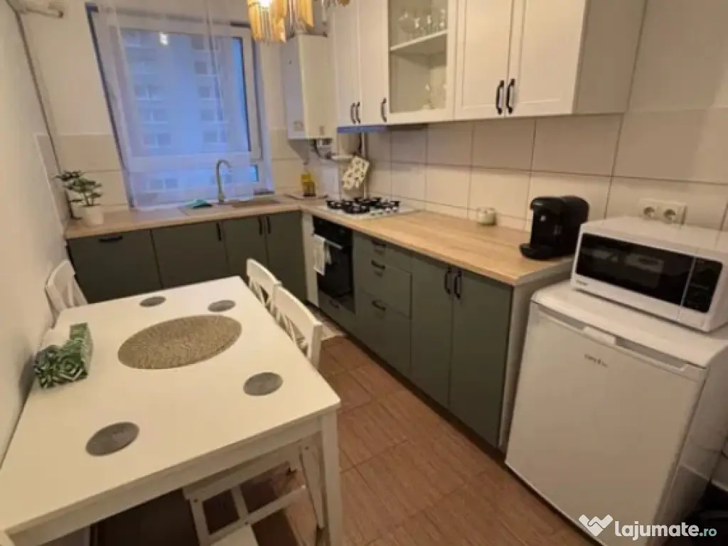 Apartament 2 camere, decomandat - zona Avantgarden 