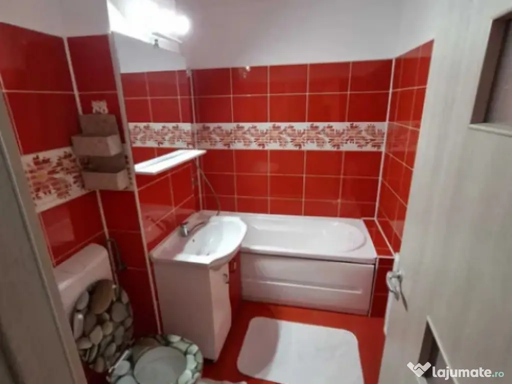 Apartament 2 camere, decomandat - zona Tractorul 