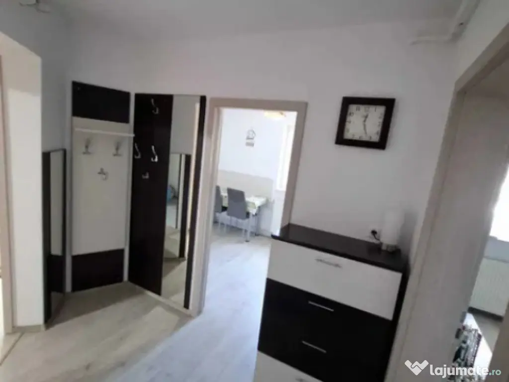 Apartament 2 camere, decomandat - zona Tractorul 