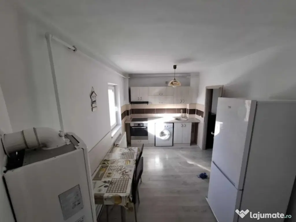 Apartament 2 camere, decomandat - zona Tractorul 