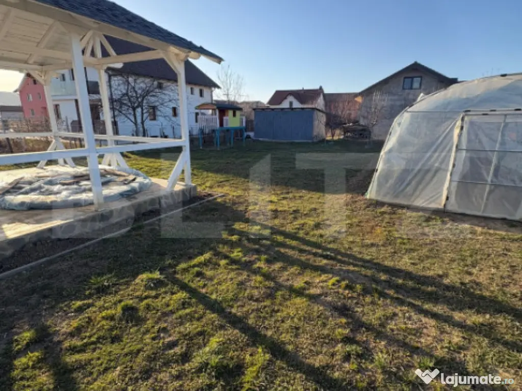 Teren intravilan de vanzare, zona Zăvoaie