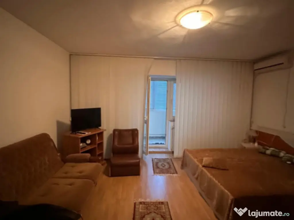 Garsonieră decomandată, situata în zona Dacia 
