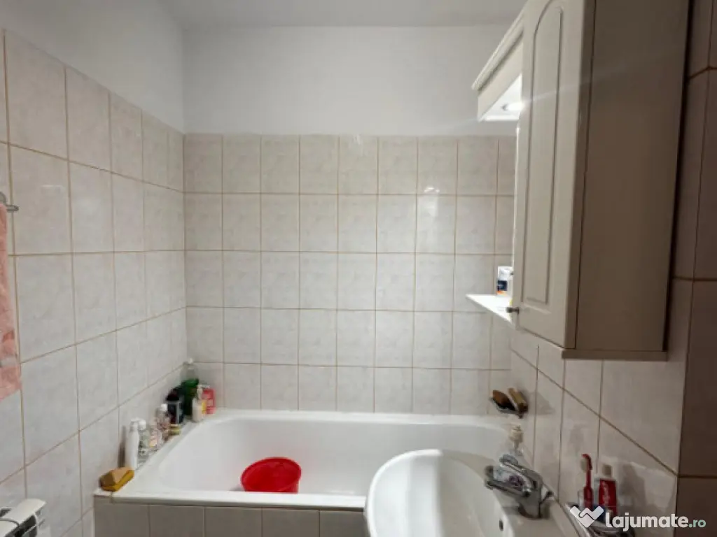 Garsonieră decomandată, situata în zona Dacia 