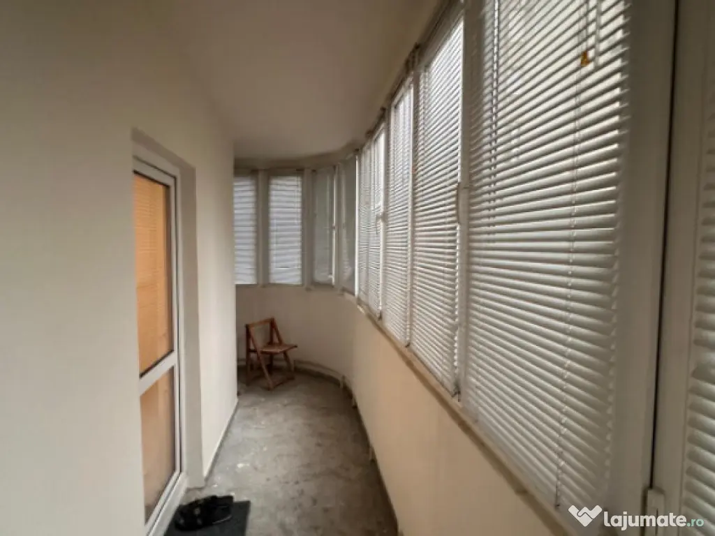 Garsonieră decomandată, situata în zona Dacia 