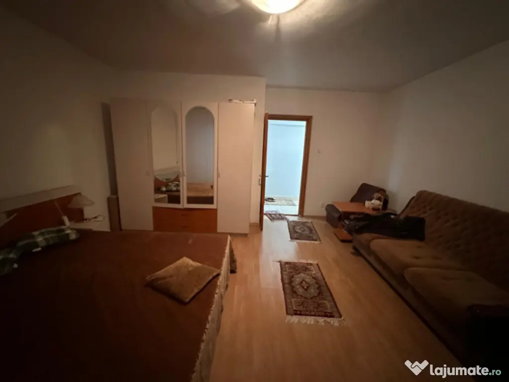 Garsonieră decomandată, situata în zona Dacia 