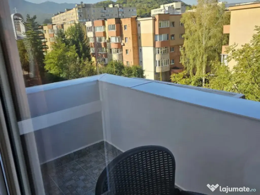 Apartament 2 camere, decomandat - Centrul nou 