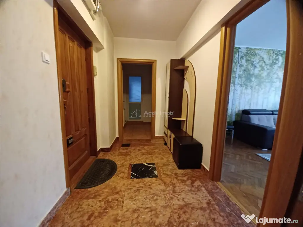 V#226;nzare Apartament 3 camere - Pia#539;#259; Victoriei / 