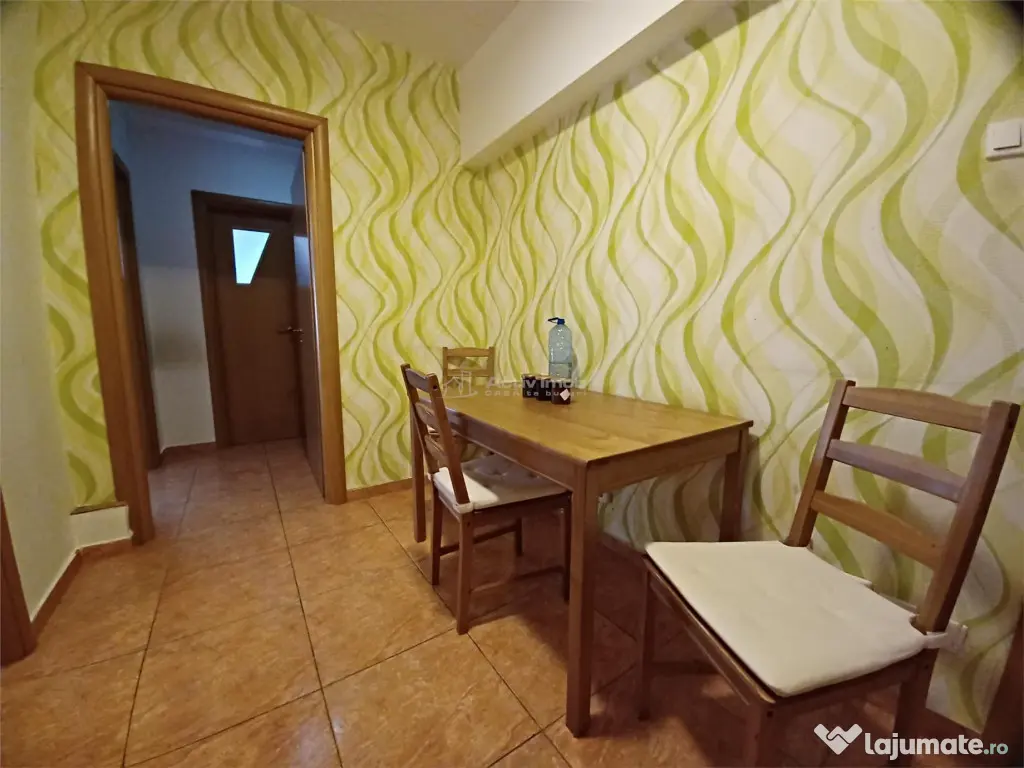 V#226;nzare Apartament 3 camere - Pia#539;#259; Victoriei / 