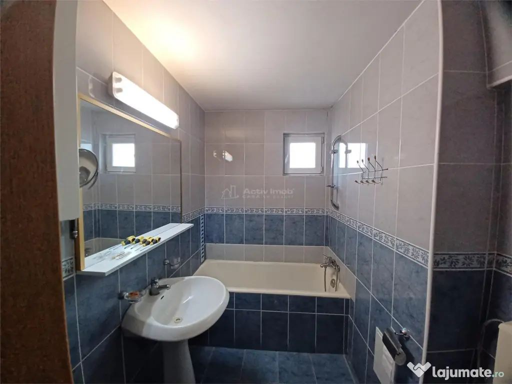 V#226;nzare Apartament 3 camere - Pia#539;#259; Victoriei / 