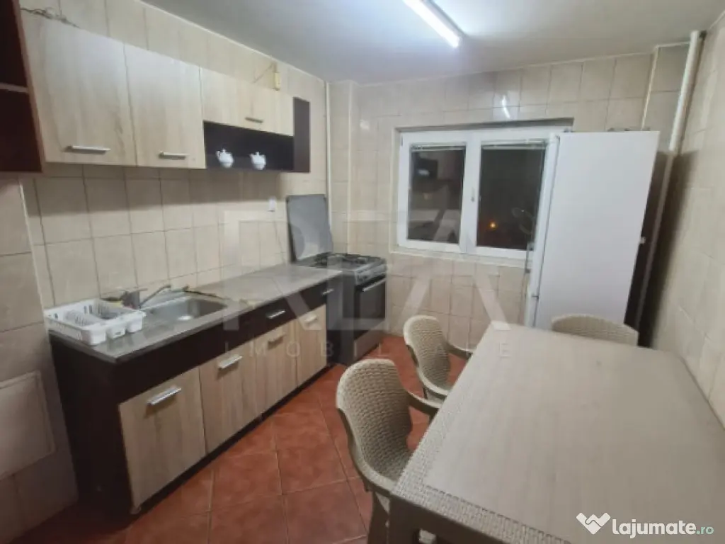 3 camere Parcul Circului decomandat, et. 4, an 1978, 77 mp 