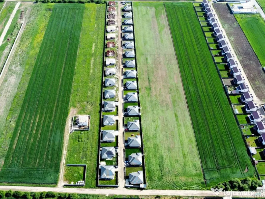 Teren 2.5 ha cu proiect pentru 60 case la 20 minute de Bucur