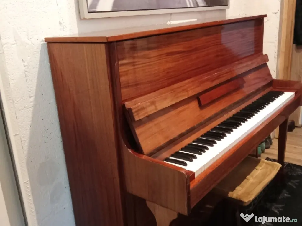 Pian foarte bine întreținut 