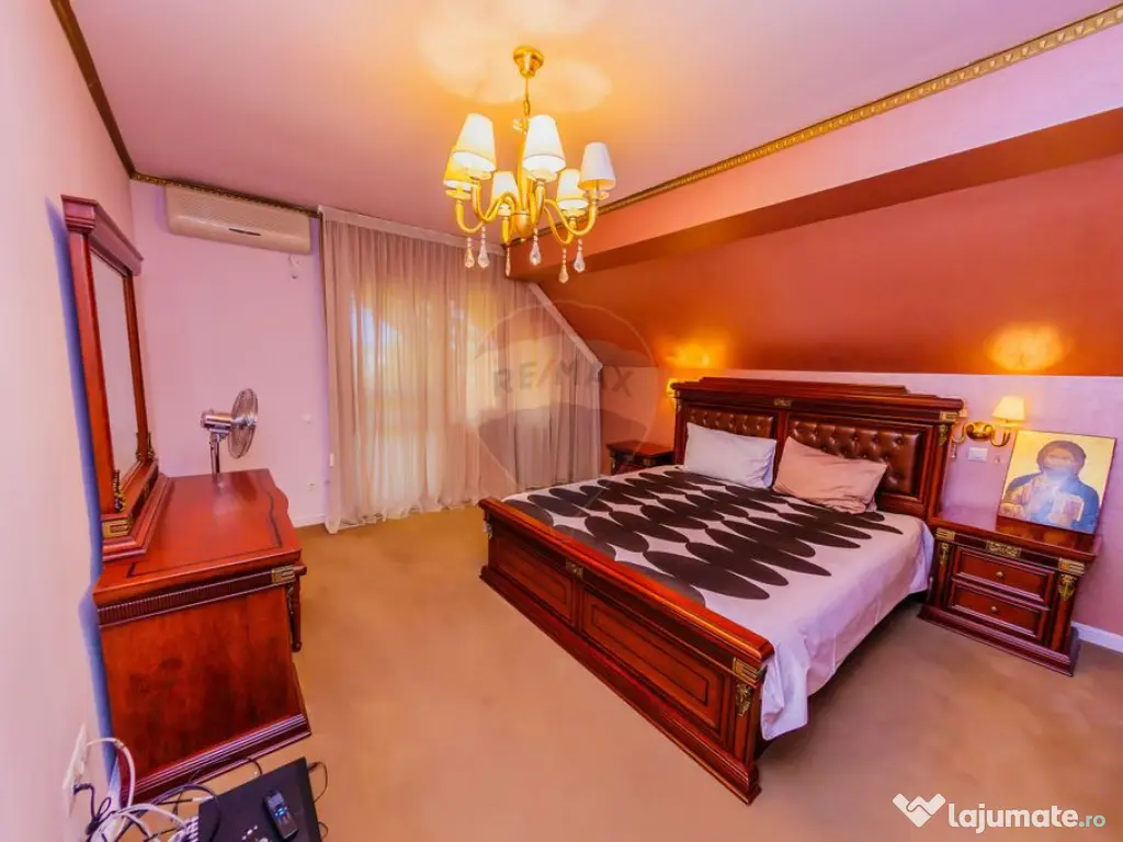 Casă cu 7 camere, 10 ari de vânzare la drumul principal...