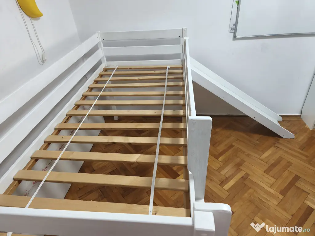 Pat cu tobogan pentru copii 