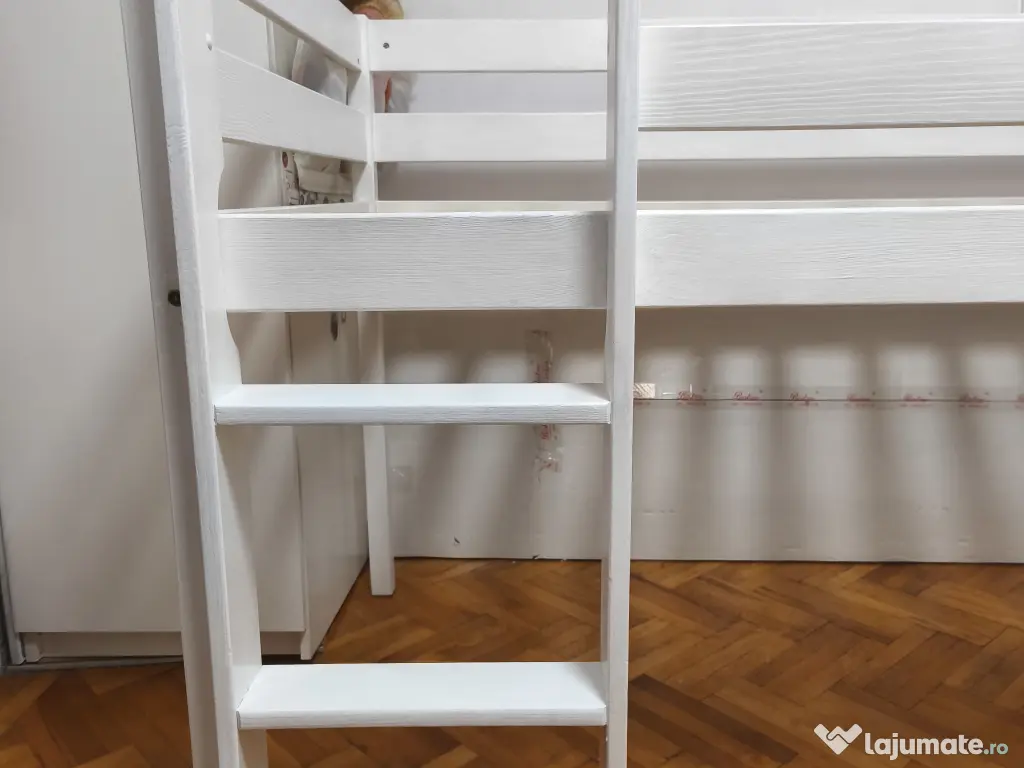 Pat cu tobogan pentru copii 