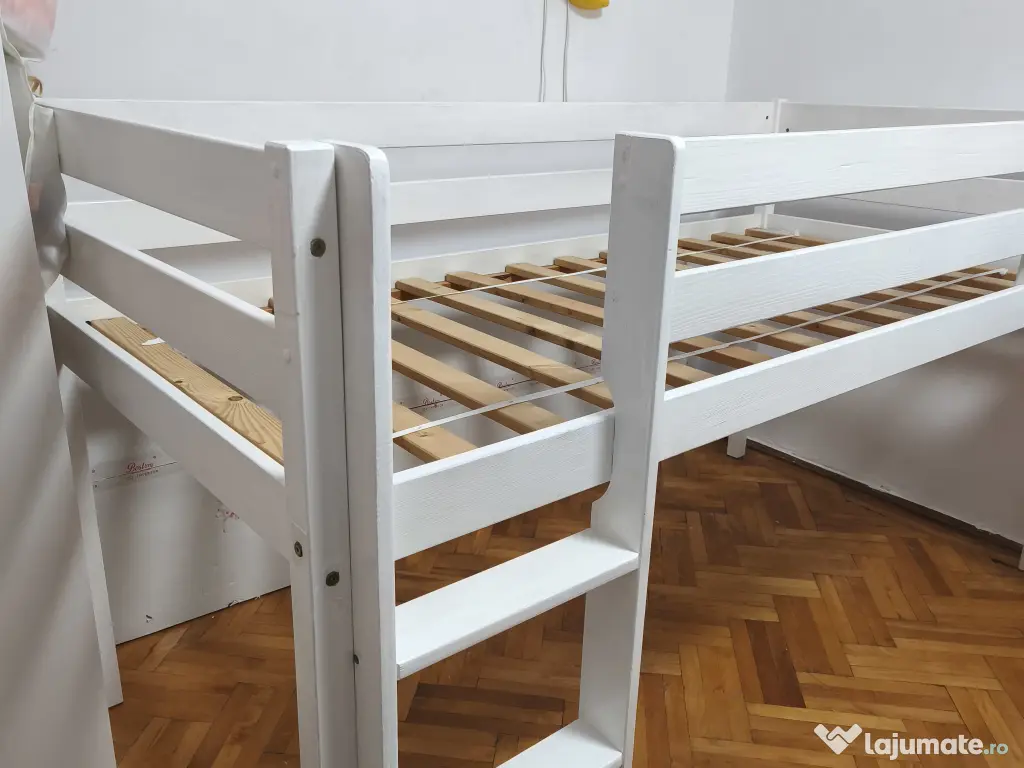 Pat cu tobogan pentru copii 