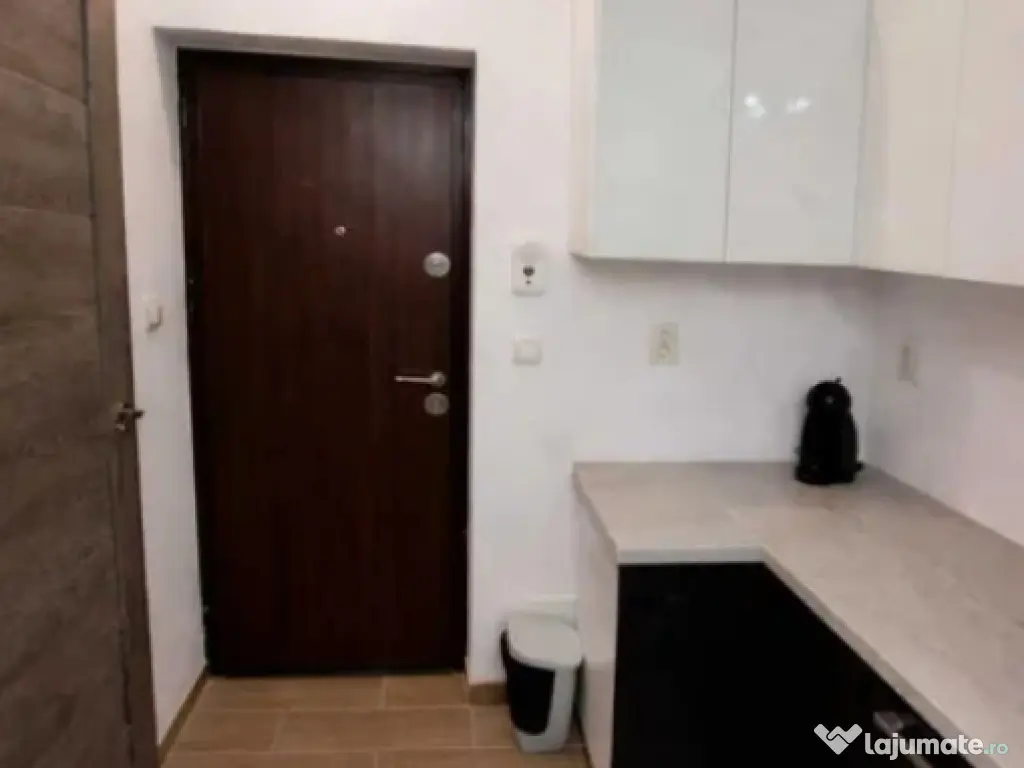 Camera de camin cu baie si bucatarie, renovata - zona Triaj 