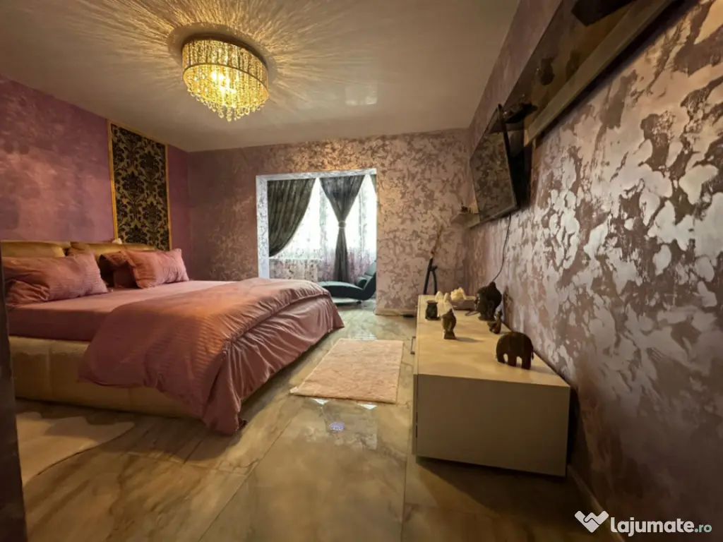 - Apartament 3 camere, zona Buzaului (B-uri), etaj 1. 