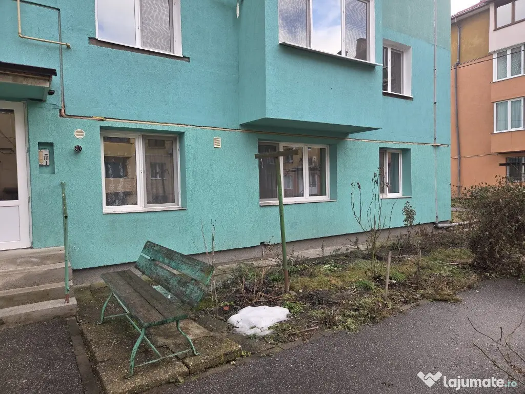 Vând Apartament in Lupeni