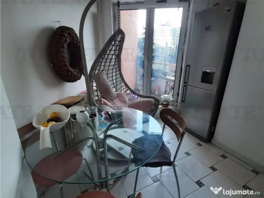 Universitatea Hyperion Calea -Calarasi cu loc de parcare