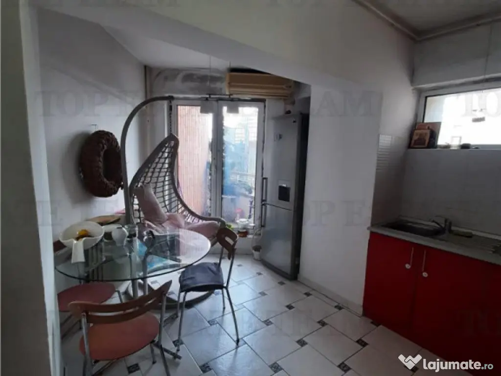 Universitatea Hyperion Calea -Calarasi cu loc de parcare