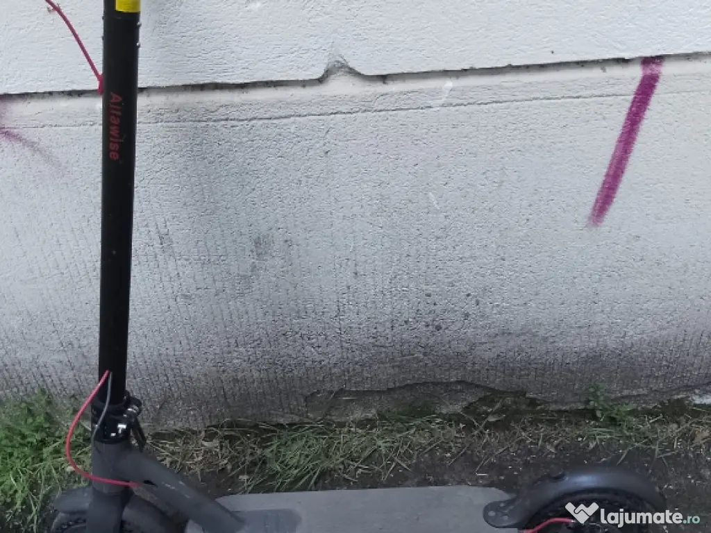 trotineta Xiaomi  funcțională second cu incarcator 