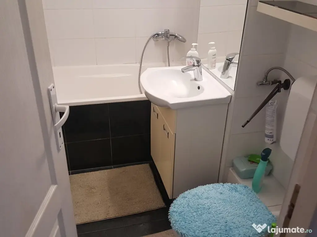 Inchiriez ap 2 camere, decomandat, 53 mp , Targu Mures, str. Gloriei, 490 euro 