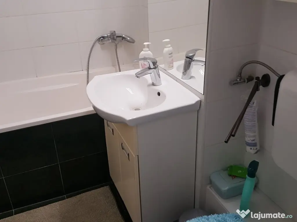 Inchiriez ap 2 camere, decomandat, 53 mp , Targu Mures, str. Gloriei, 490 euro 