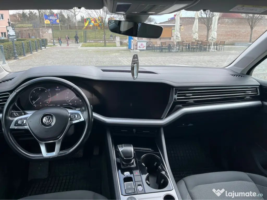 Vând 4 anvelope de vara  215/55/18 