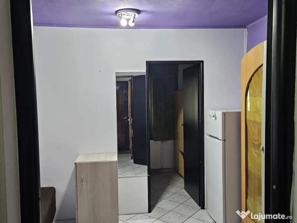 Proprietar dau in chirie garsoniera 