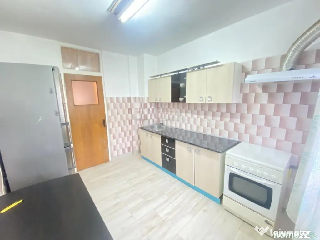 3 Camere- Bloc Anvelopat- Strada Barca 