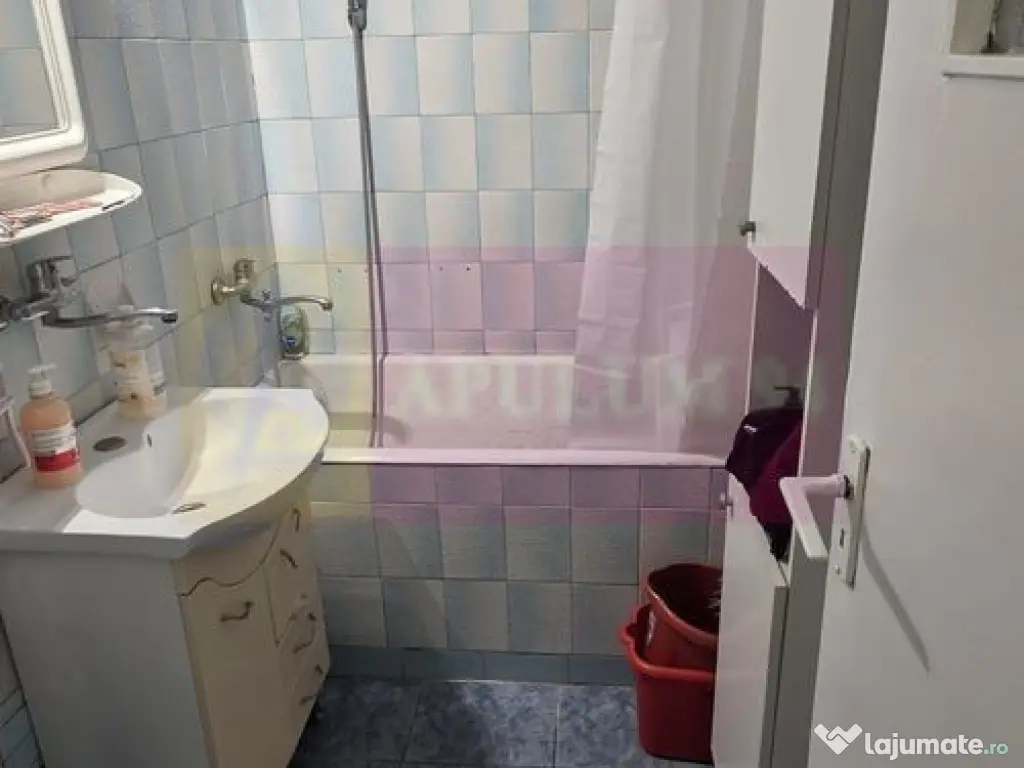 Apartament cu 3 camere de vanzare in Campina 